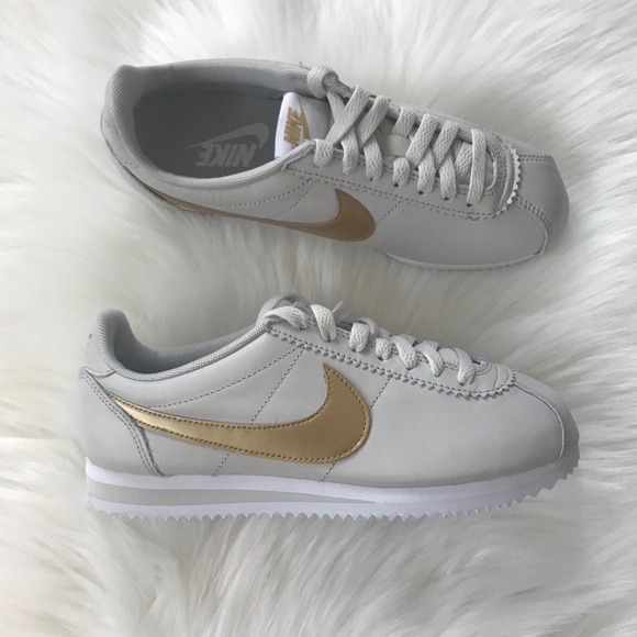 nike classic cortez light bone